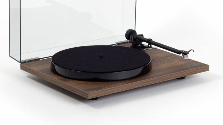 rega planar 1 plus walnut thumb2