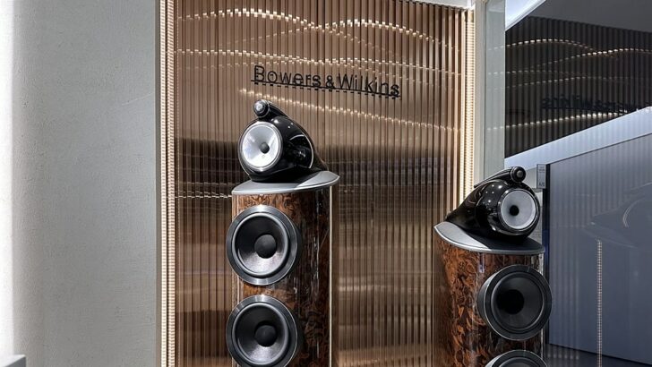 bowerswilkins thumb min